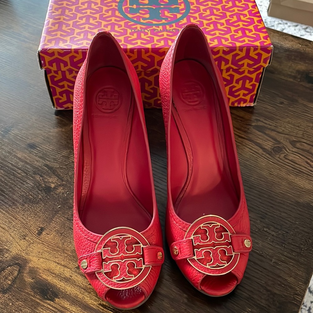 Red Tory Burch wedges